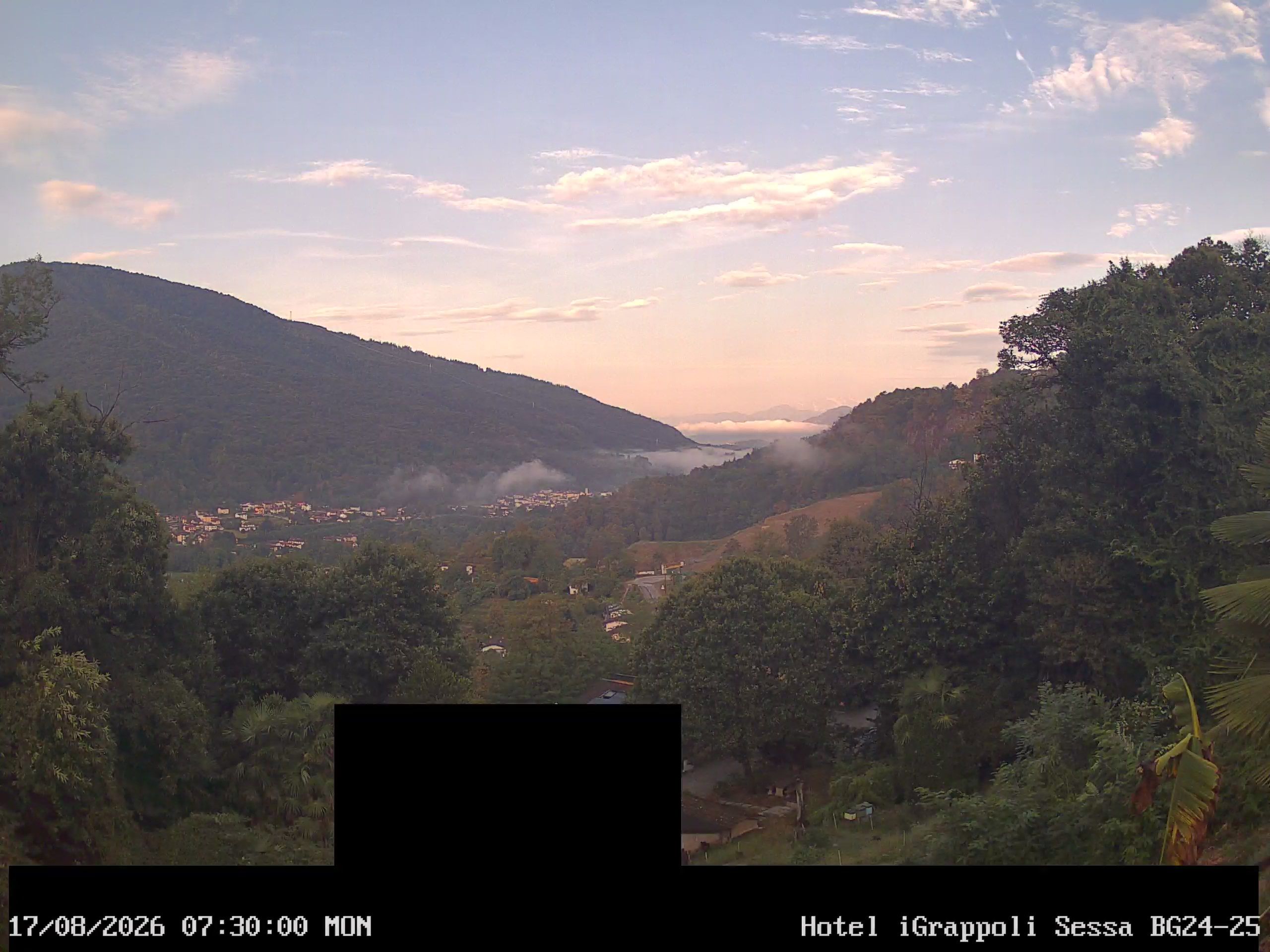 Sessa › Südwesten: Hotel I Grappoli - 6997 - Switzerland: Monte Sette Termini (r.), Monte Mezzano (l.), Tresa Valley & River running from Ponte Tresa to Luino