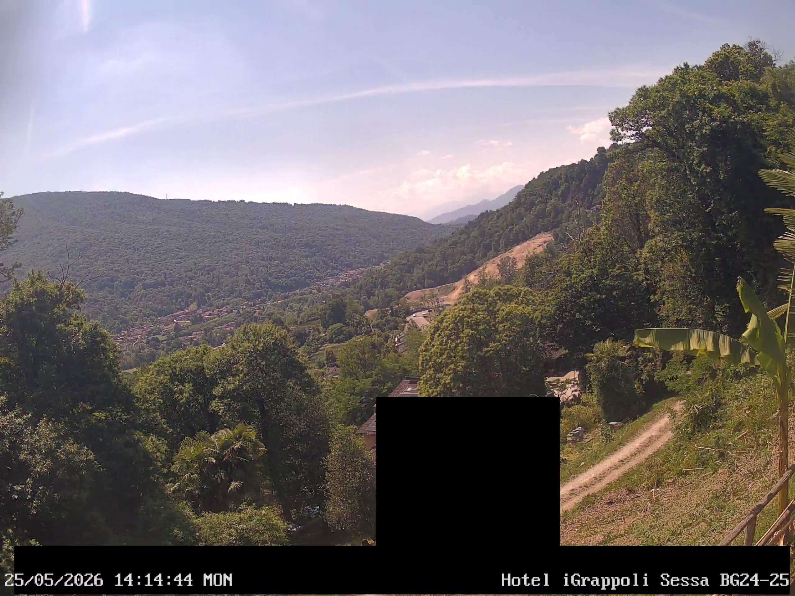 Sessa › Südwesten: Hotel I Grappoli - 6997 - Switzerland: Monte Sette Termini (r.), Monte Mezzano (l.), Tresa Valley & River running from Ponte Tresa to Luino