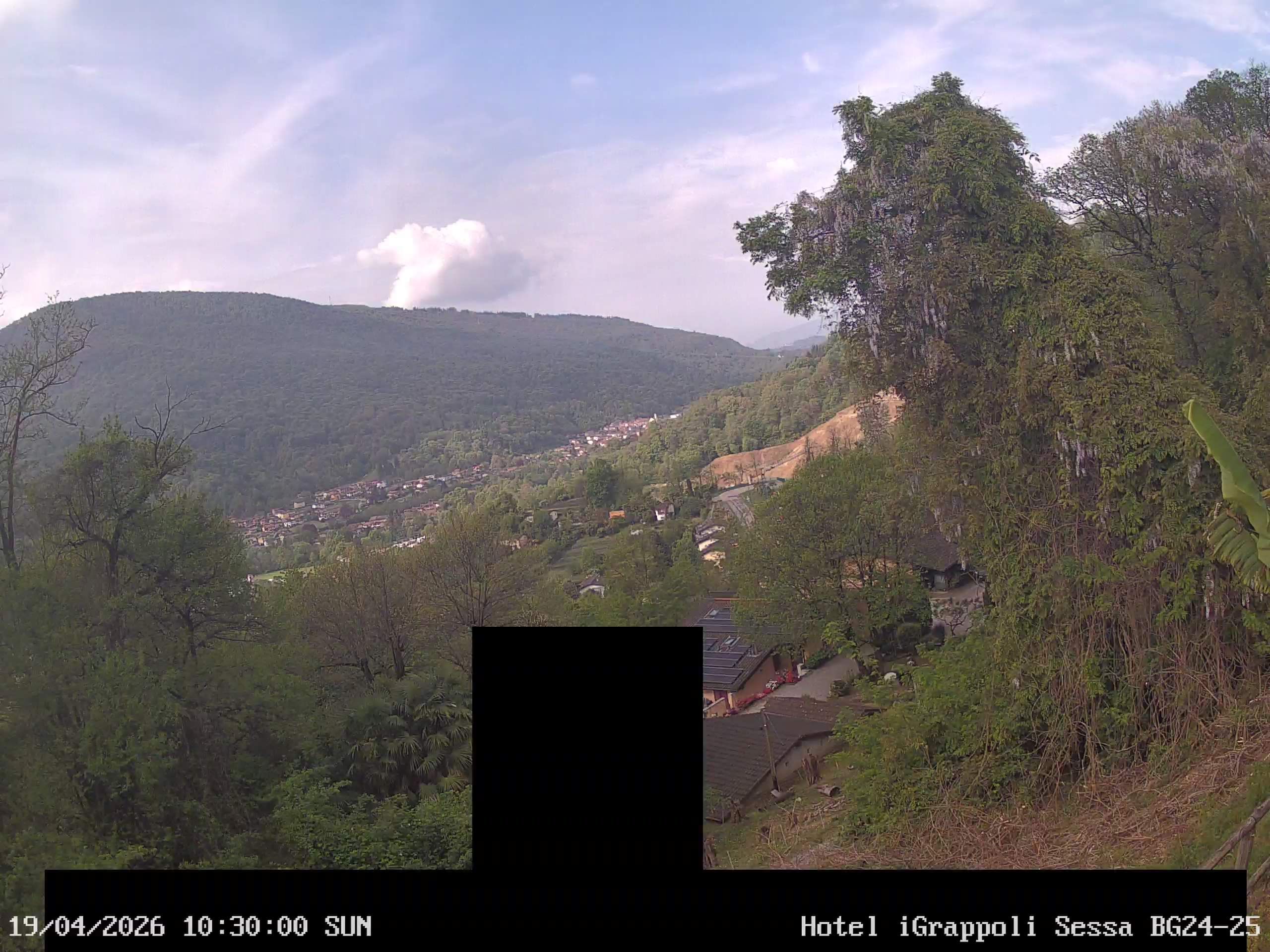 Sessa › Südwesten: Hotel I Grappoli - 6997 - Switzerland: Monte Sette Termini (r.), Monte Mezzano (l.), Tresa Valley & River running from Ponte Tresa to Luino