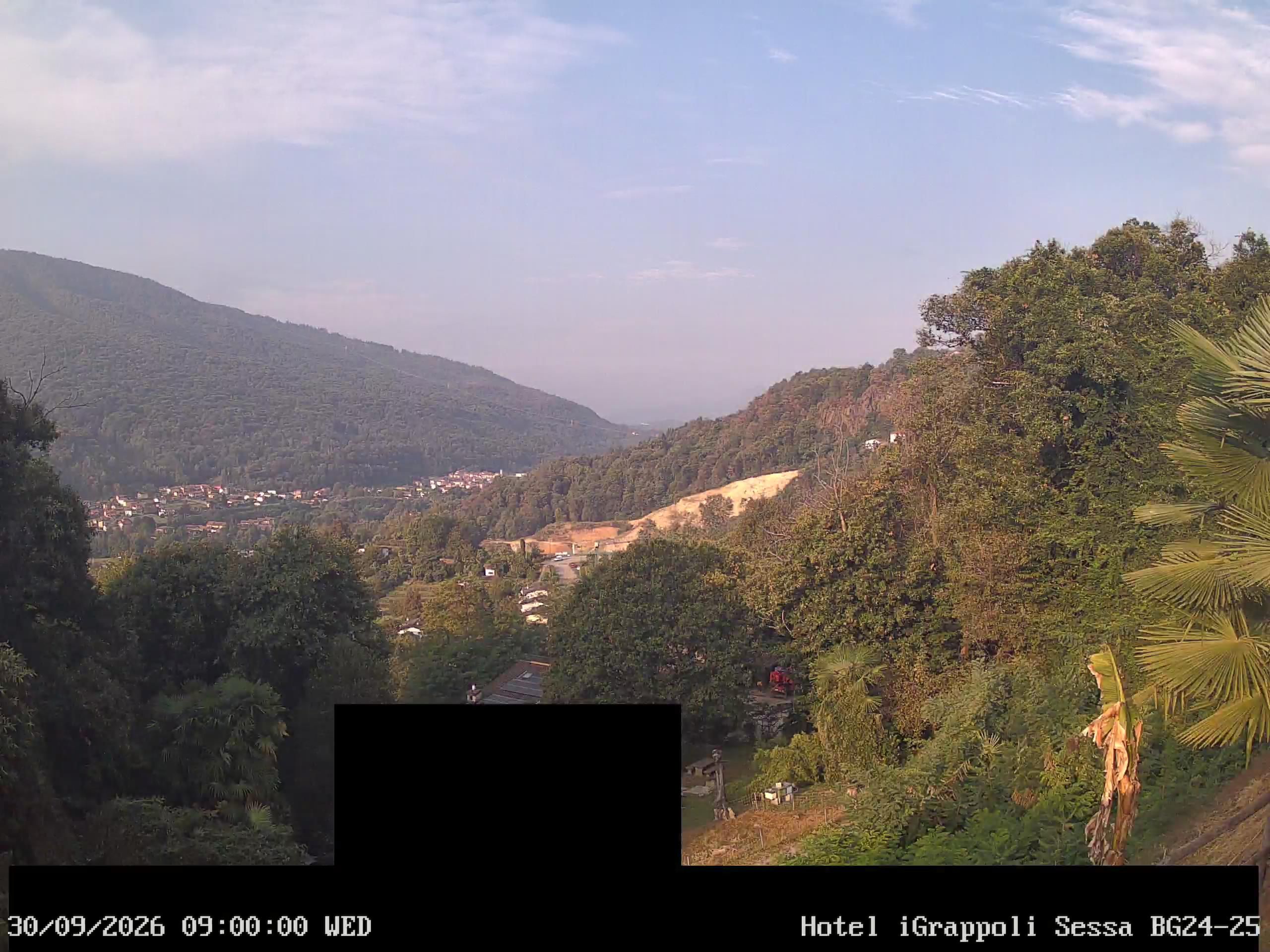 Sessa › Südwesten: Hotel I Grappoli - 6997 - Switzerland: Monte Sette Termini (r.), Monte Mezzano (l.), Tresa Valley & River running from Ponte Tresa to Luino