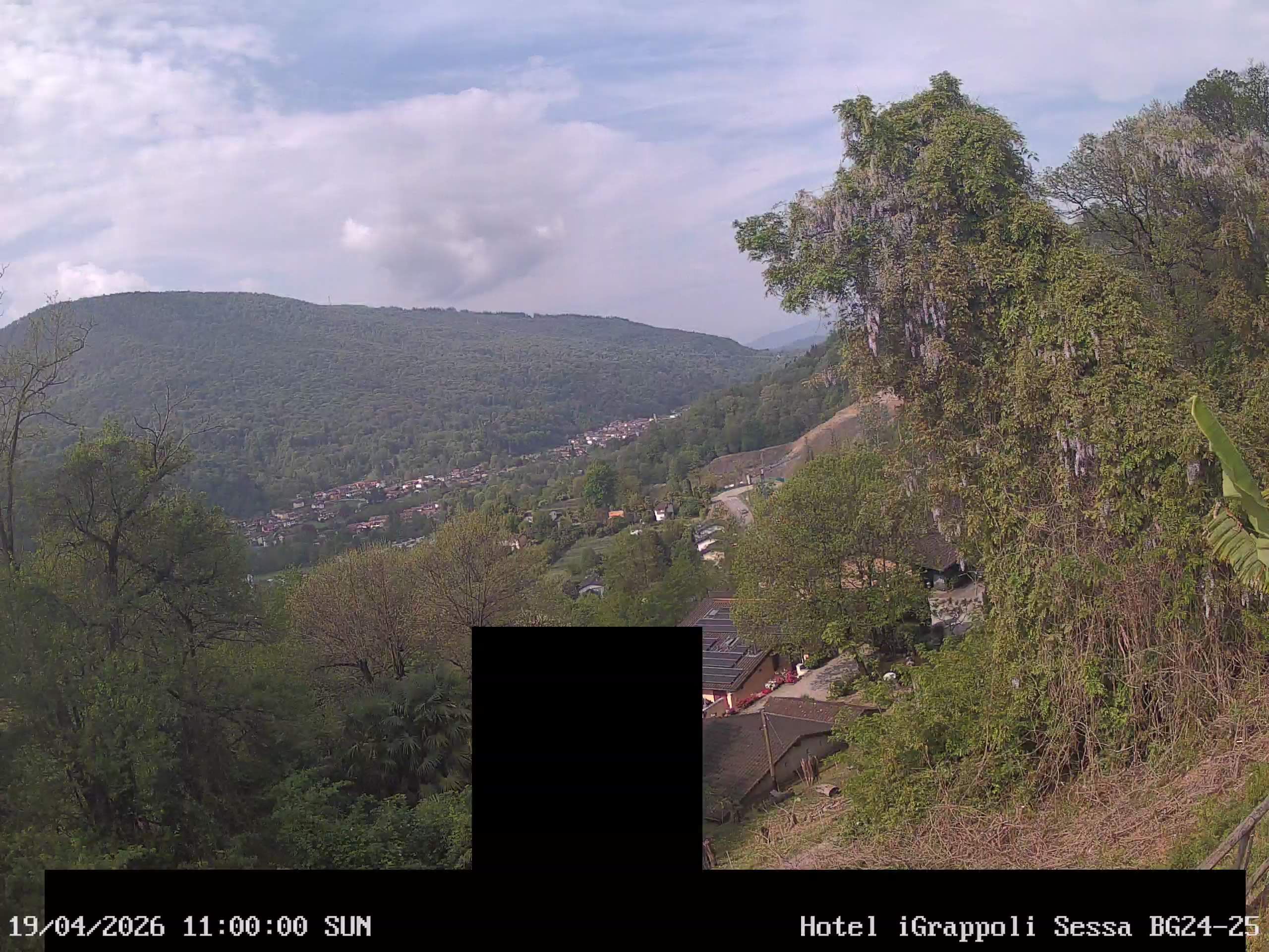 Sessa › Südwesten: Hotel I Grappoli - 6997 - Switzerland: Monte Sette Termini (r.), Monte Mezzano (l.), Tresa Valley & River running from Ponte Tresa to Luino