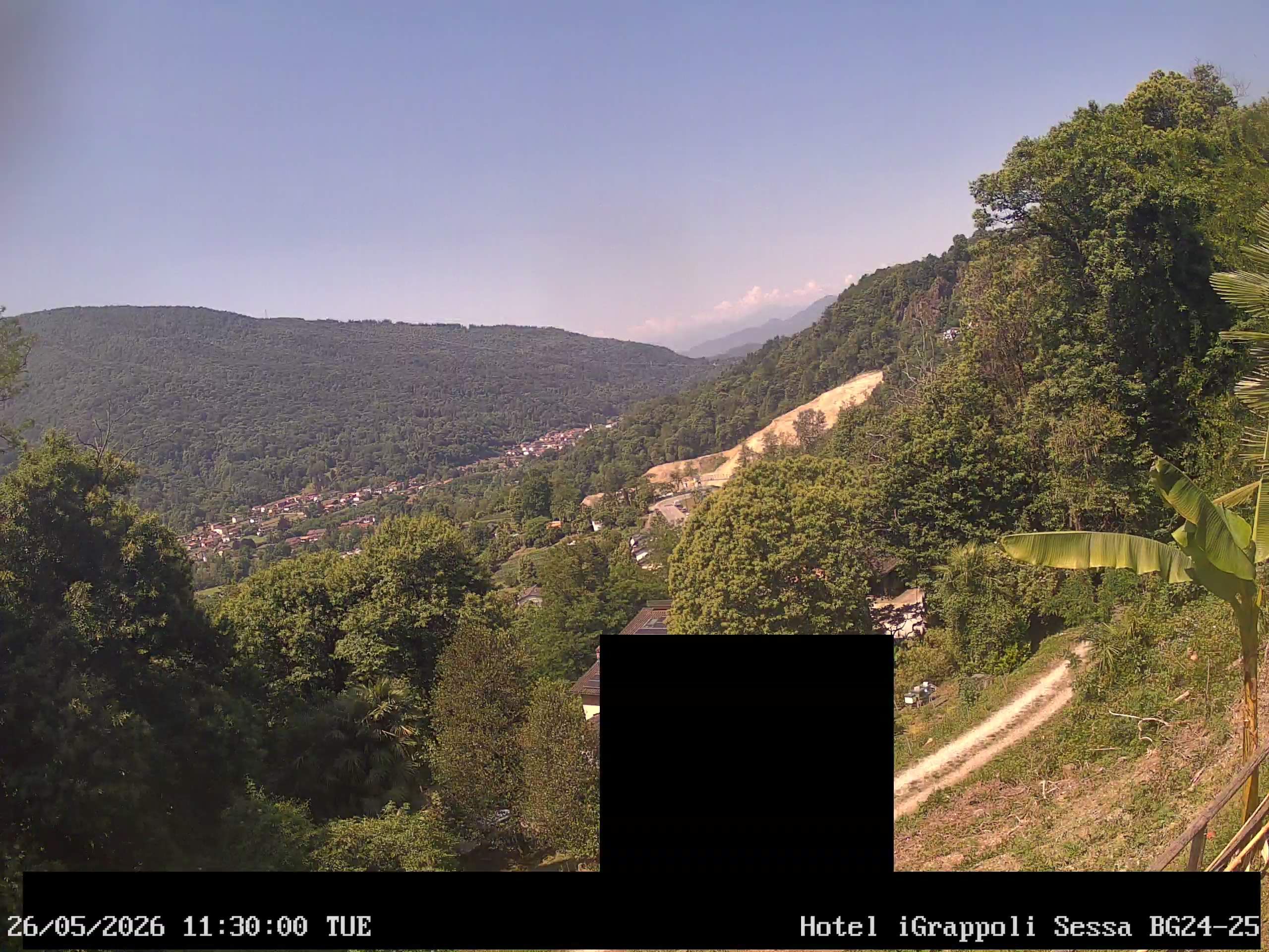 Sessa › Südwesten: Hotel I Grappoli - 6997 - Switzerland: Monte Sette Termini (r.), Monte Mezzano (l.), Tresa Valley & River running from Ponte Tresa to Luino