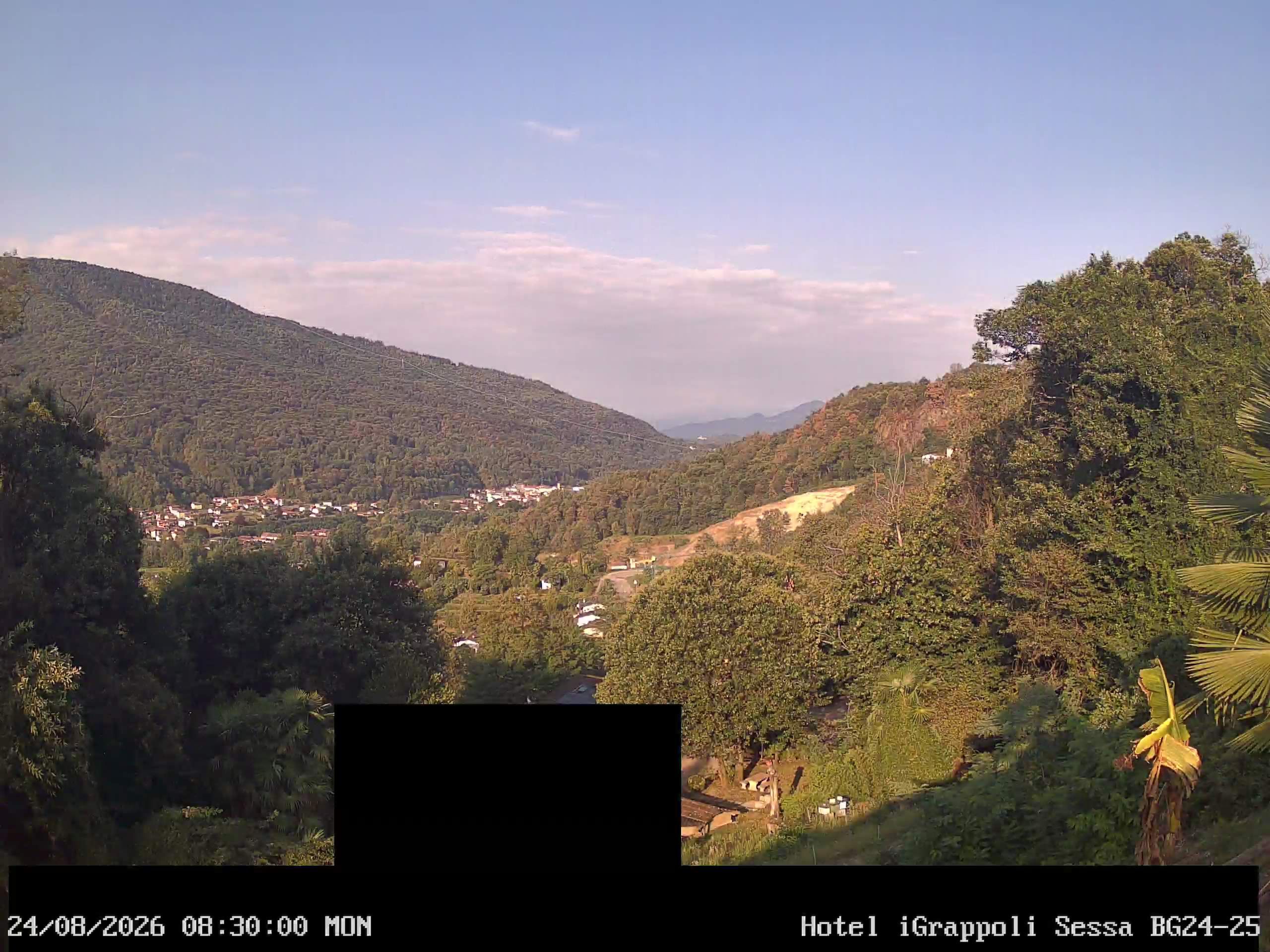 Sessa › Südwesten: Hotel I Grappoli - 6997 - Switzerland: Monte Sette Termini (r.), Monte Mezzano (l.), Tresa Valley & River running from Ponte Tresa to Luino