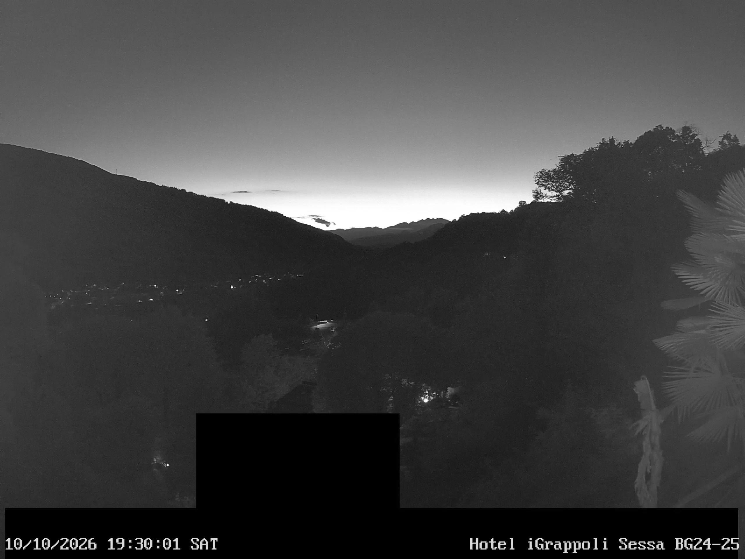 Sessa › Südwesten: Hotel I Grappoli - 6997 - Switzerland: Monte Sette Termini (r.), Monte Mezzano (l.), Tresa Valley & River running from Ponte Tresa to Luino