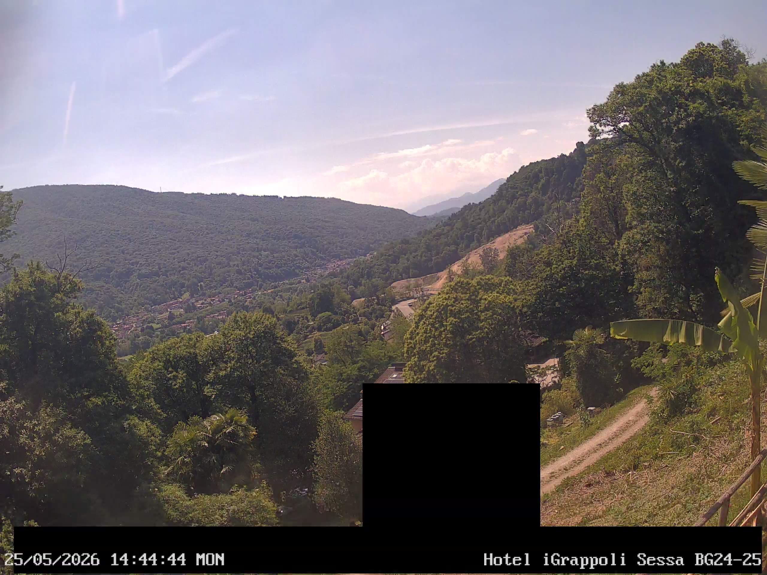 Sessa › Südwesten: Hotel I Grappoli - 6997 - Switzerland: Monte Sette Termini (r.), Monte Mezzano (l.), Tresa Valley & River running from Ponte Tresa to Luino