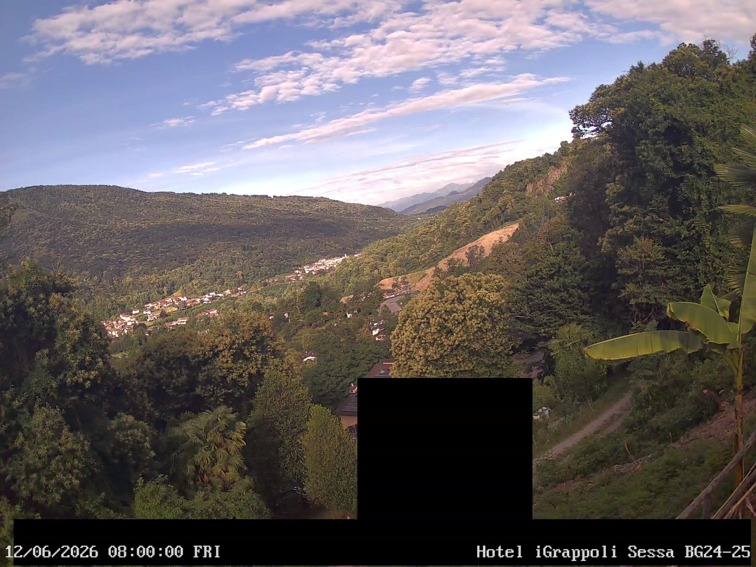 Sessa › Südwesten: Hotel I Grappoli - 6997 - Switzerland: Monte Sette Termini (r.), Monte Mezzano (l.), Tresa Valley & River running from Ponte Tresa to Luino