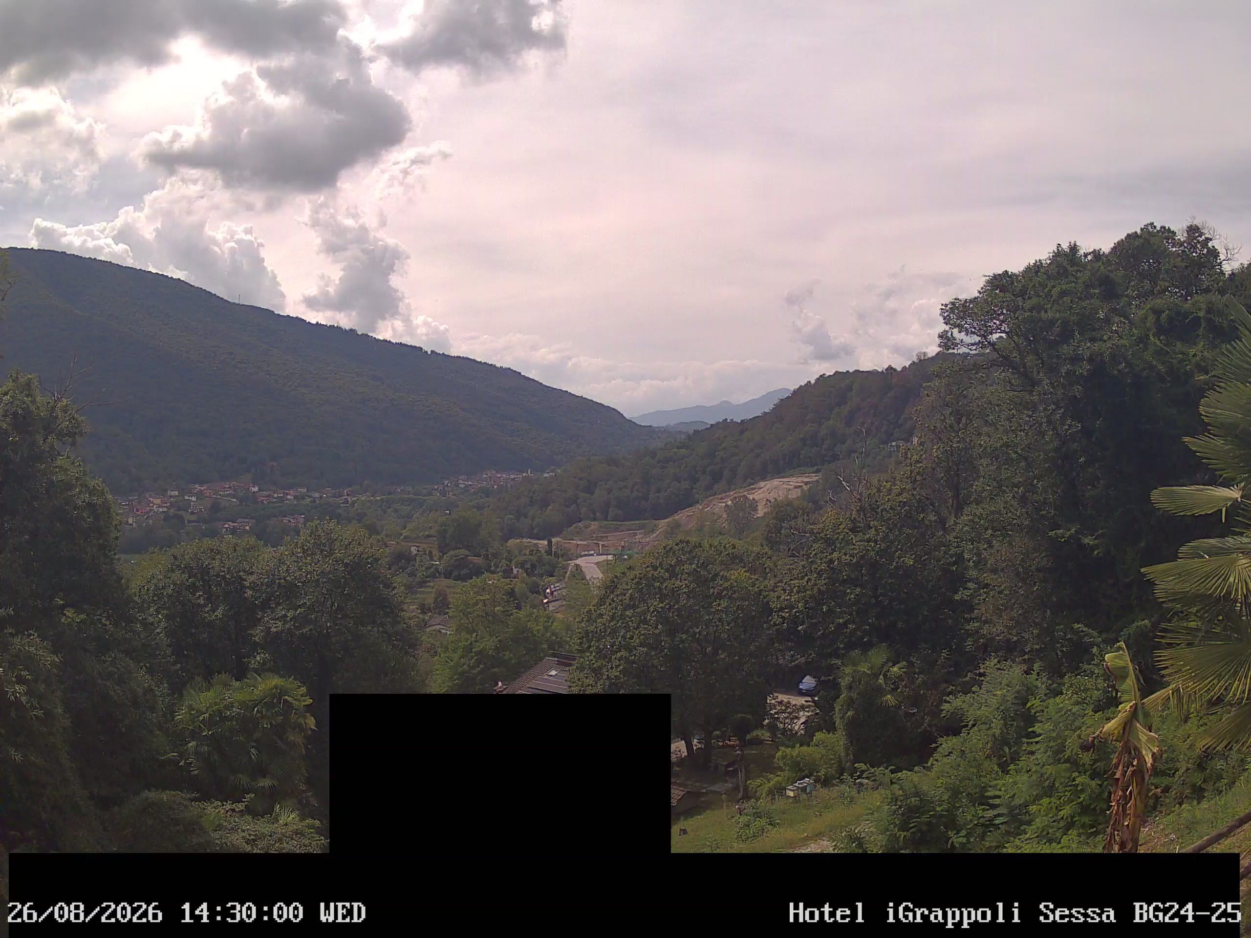 Sessa › Südwesten: Hotel I Grappoli - 6997 - Switzerland: Monte Sette Termini (r.), Monte Mezzano (l.), Tresa Valley & River running from Ponte Tresa to Luino