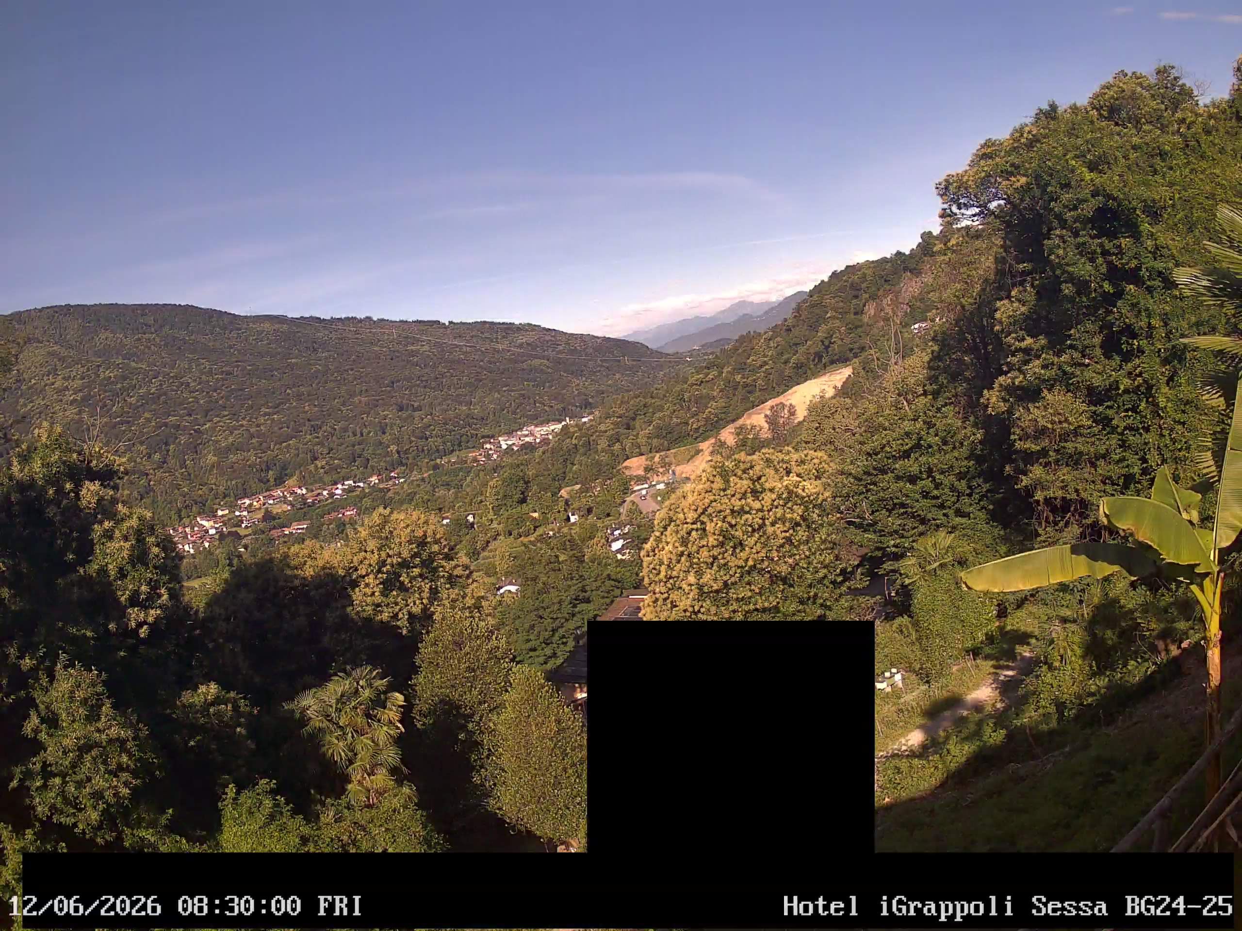 Sessa › Südwesten: Hotel I Grappoli - 6997 - Switzerland: Monte Sette Termini (r.), Monte Mezzano (l.), Tresa Valley & River running from Ponte Tresa to Luino