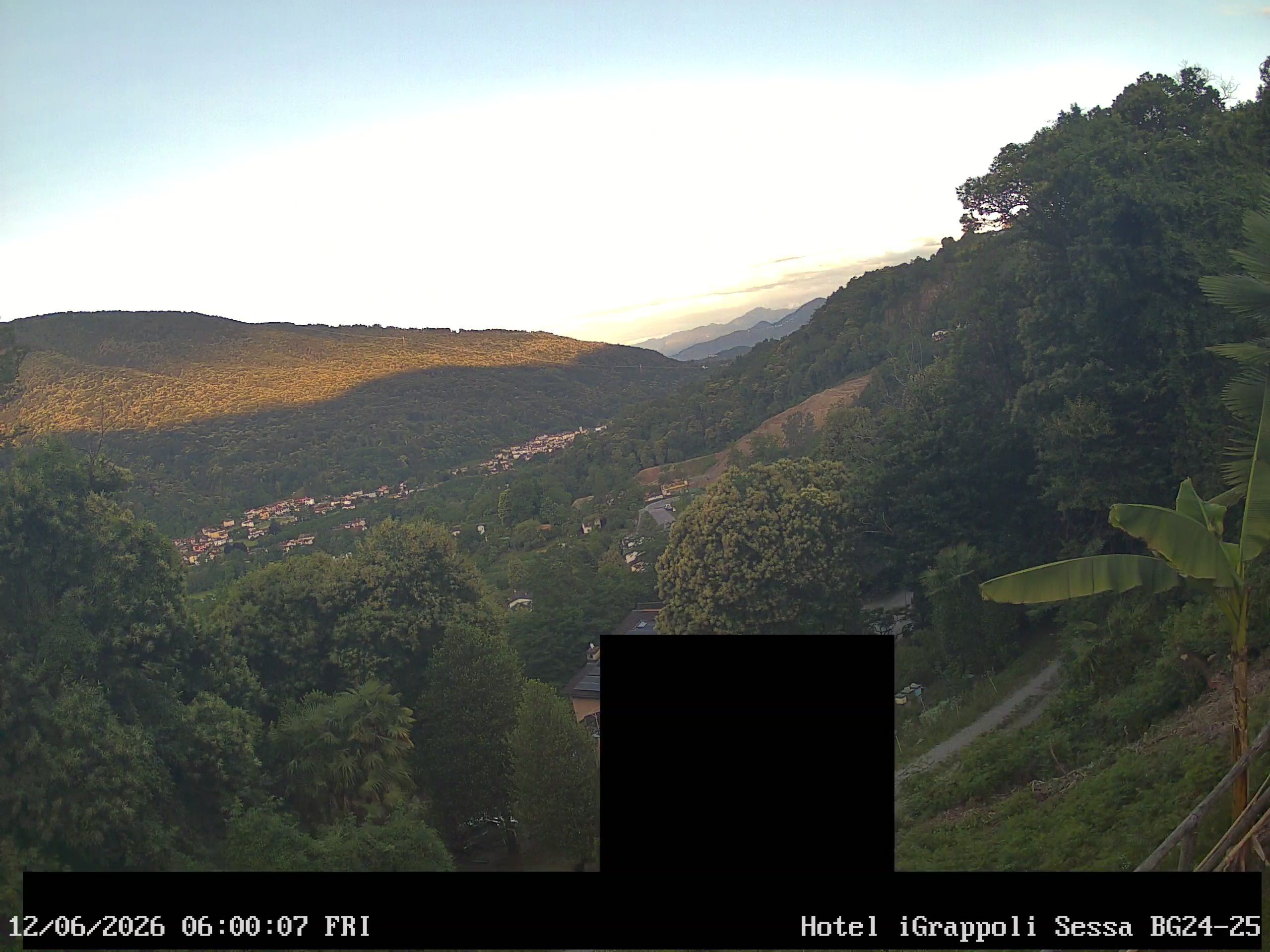 Sessa › Südwesten: Hotel I Grappoli - 6997 - Switzerland: Monte Sette Termini (r.), Monte Mezzano (l.), Tresa Valley & River running from Ponte Tresa to Luino