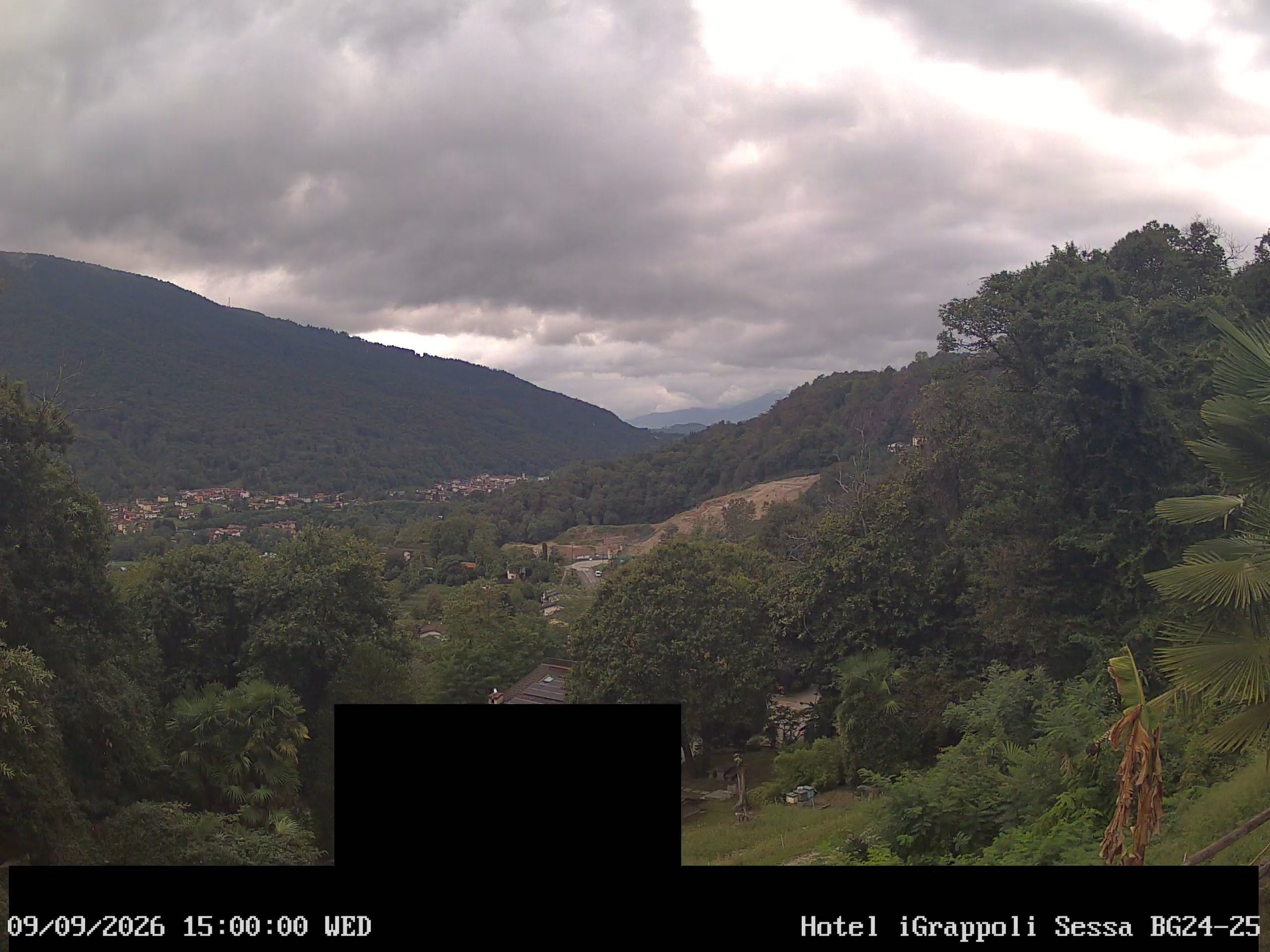 Sessa › Südwesten: Hotel I Grappoli - 6997 - Switzerland: Monte Sette Termini (r.), Monte Mezzano (l.), Tresa Valley & River running from Ponte Tresa to Luino