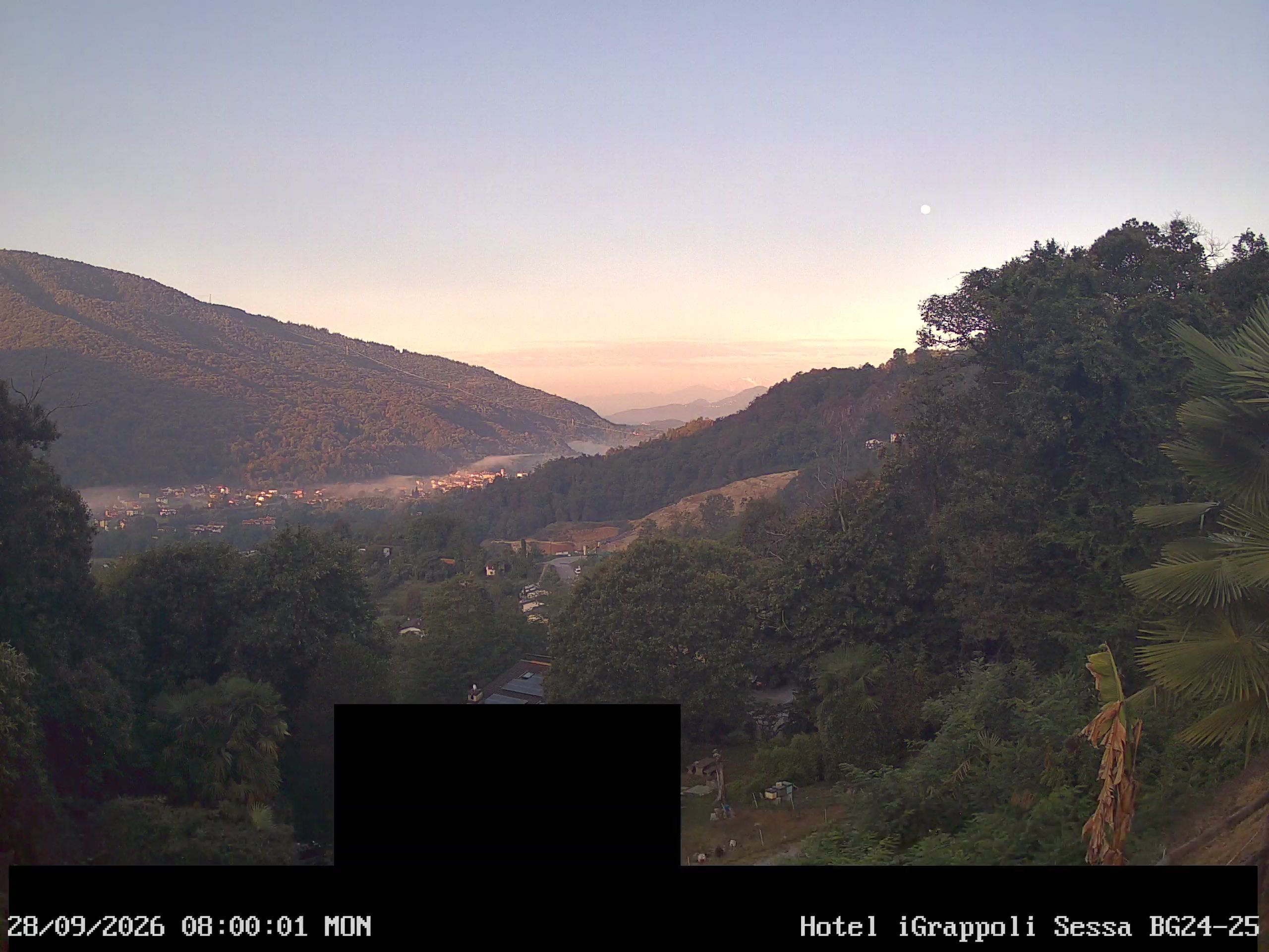 Sessa › Südwesten: Hotel I Grappoli - 6997 - Switzerland: Monte Sette Termini (r.), Monte Mezzano (l.), Tresa Valley & River running from Ponte Tresa to Luino