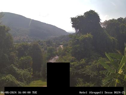 Sessa › Süd-West: Hotel I Grappoli - 6997 - Monte Sette Termini (r.), Monte Mezzano (l.), Tresa Valley & River running from Ponte Tresa to Luino