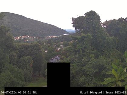 Sessa › Süd-West: Hotel I Grappoli - 6997 - Monte Sette Termini (r.), Monte Mezzano (l.), Tresa Valley & River running from Ponte Tresa to Luino