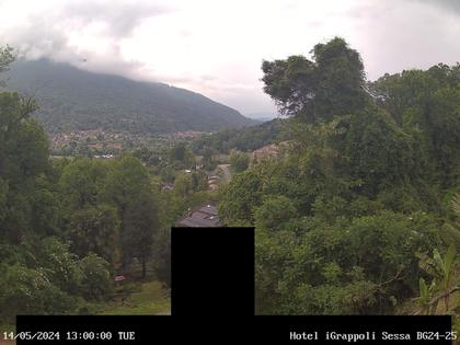 Sessa › Süd-West: Hotel I Grappoli - 6997 - Monte Sette Termini (r.), Monte Mezzano (l.), Tresa Valley & River running from Ponte Tresa to Luino