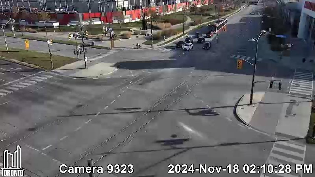 Traffic Cam Leslieville: Lake Shore E near Leslie St