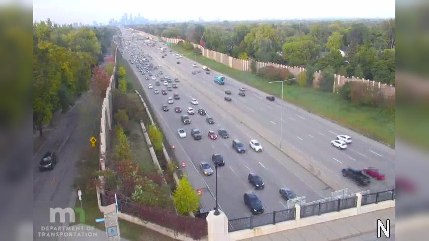 Traffic Cam Tangletown: I-35W SB @ 50th St