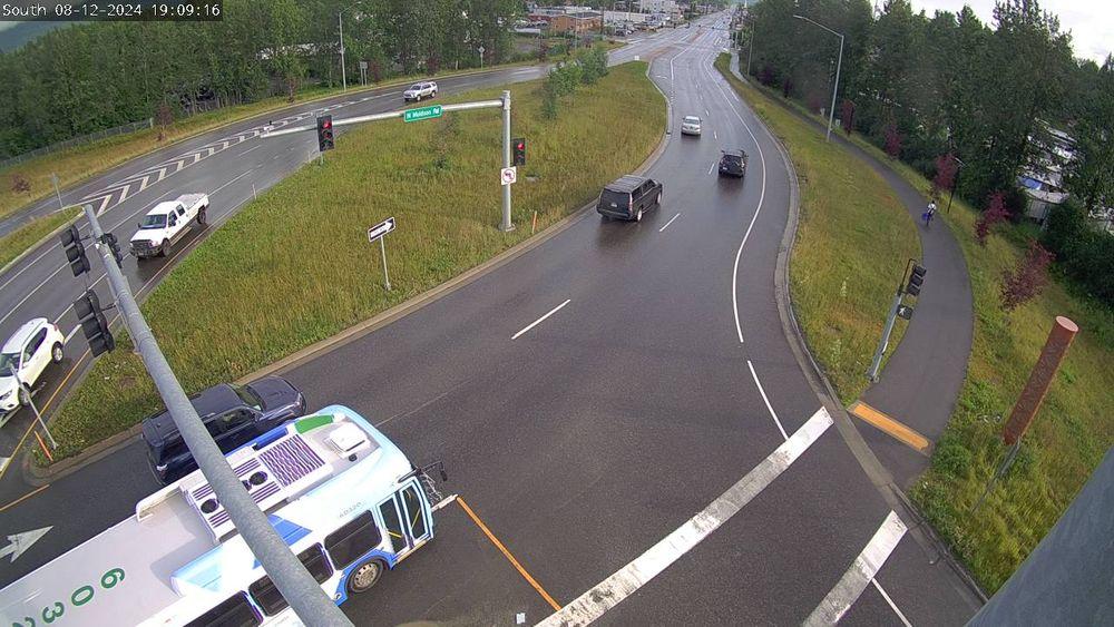 Traffic Cam Victoria Hills Condominiums: Glenn Hwy & Muldoon Road South Ramp