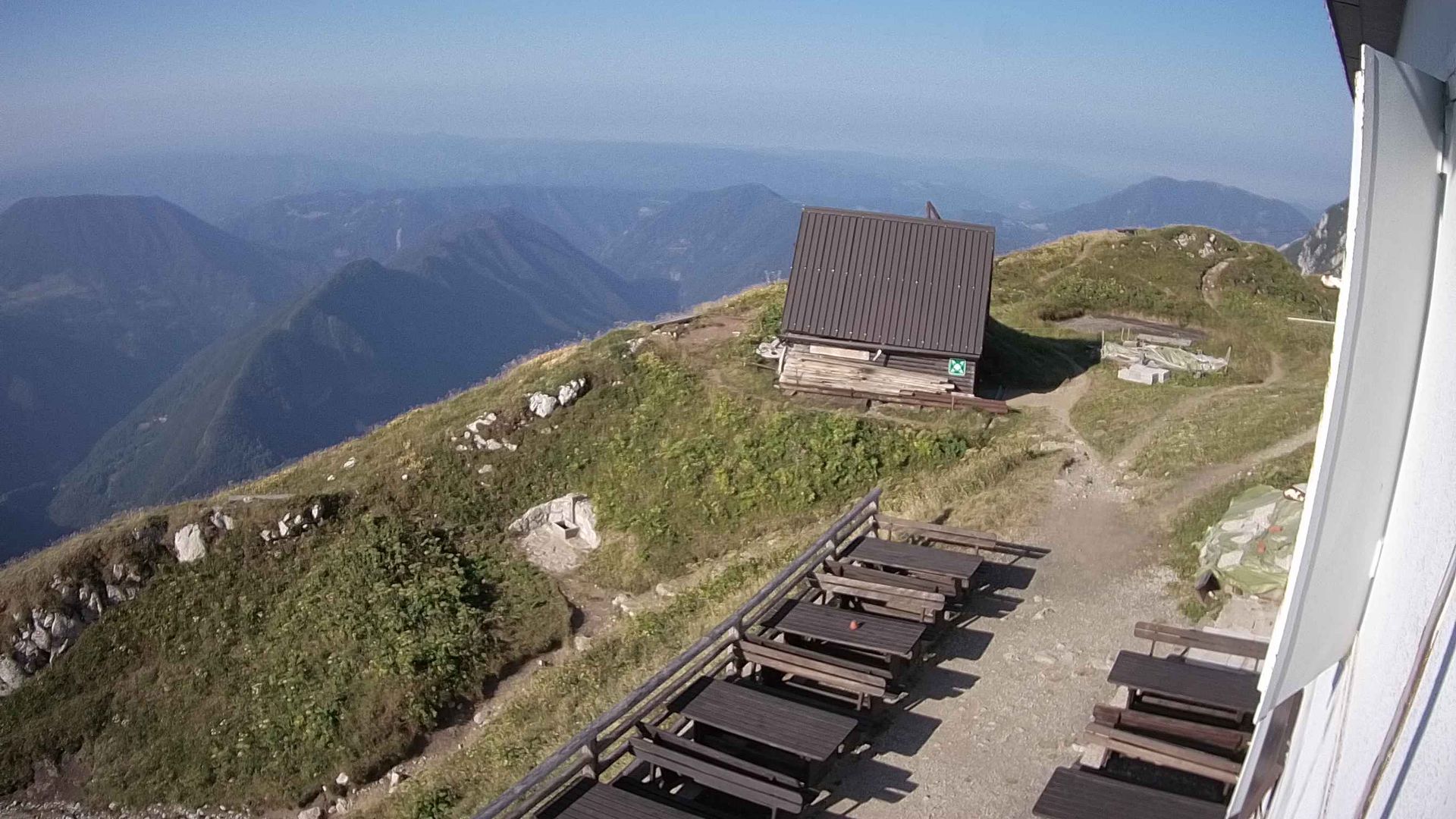 Traffic Cam Bohinj › South-West: Dom Zorka Jelinčiča na Črni prsti (1835 m)