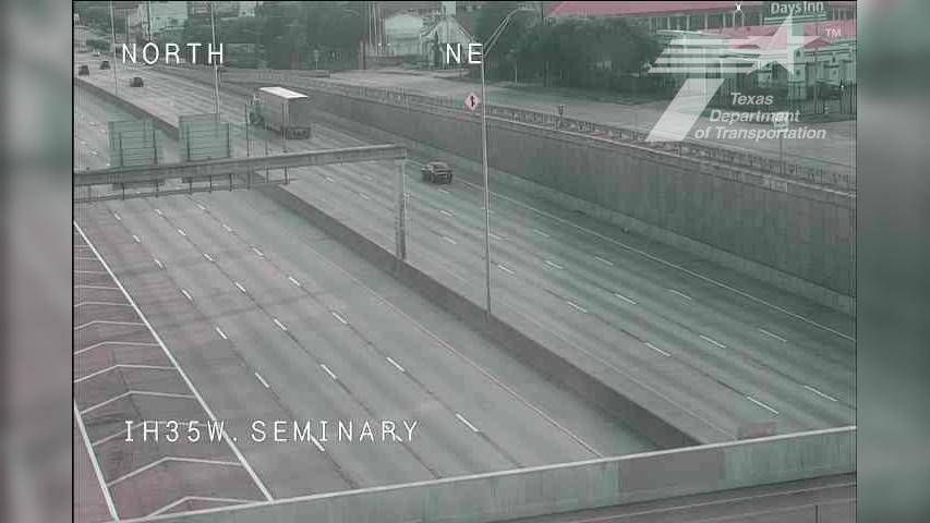 Traffic Cam Fort Worth › North: I-35W @ Seminary