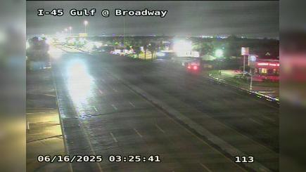 Traffic Cam Houston › South: I-45 Gulf @ Broadway