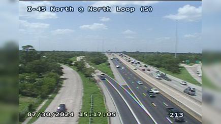 Traffic Cam Independence Heights › South: IH-45 North @ North Loop (S)