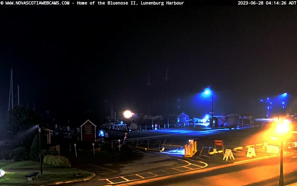 Traffic Cam Lunenburg › South-West: Bluenose II Wharf
