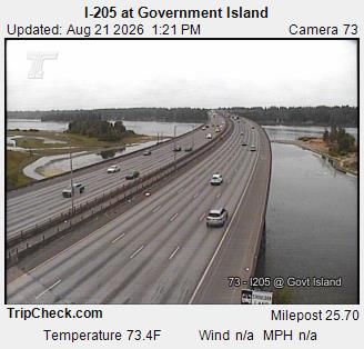Traffic Cam Wood Village: I-205 at Government Island