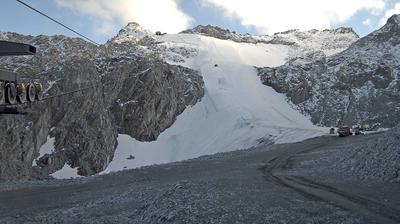 immagine della webcam nei dintorni di Passo Tonale: webcam Ghiacciaio Presena