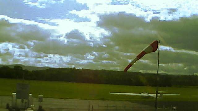 Le Broc › East: Aérodrome d'Issoire-le-Broc
