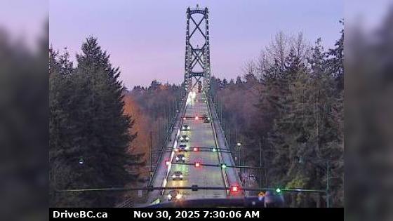 Traffic Cam District of North Vancouver › South: North end of Lions Gate Bridge, looking south