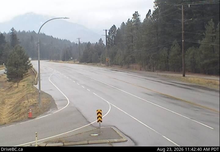 Traffic Cam Boothroyd 8A › North: Hwy 1 at Kahmoose Rd in Boothroyd, 12 km north of Boston Bar, looking north