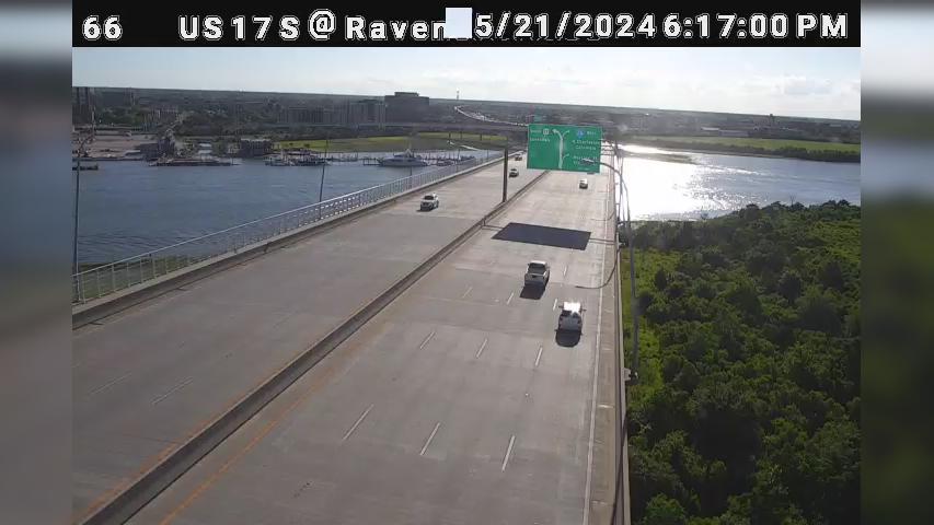 Traffic Cam Charleston: US 17 S Ravenel Bridge @ MM 32.8