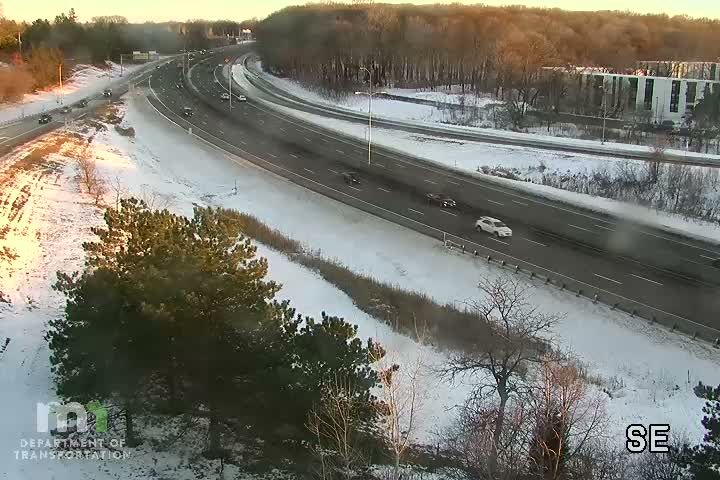 Traffic Cam Wayzata: U.S.12 WB @ Central Ave