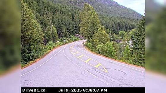 Traffic Cam Area D › East: Hwy 4 about 37 km west of Port Alberni at turn off for Taylor River Rest Area, looking east