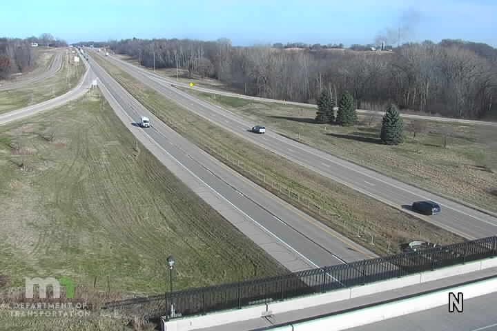 Traffic Cam Medford: I-35: I-35 SB @ Co Rd 12 (MP 48.0)