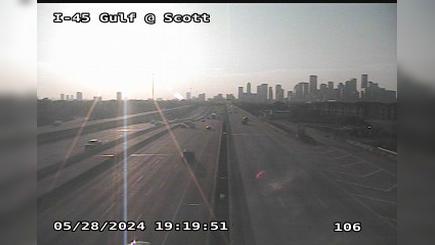 Traffic Cam Houston › South: IH-45 Gulf @ Scott