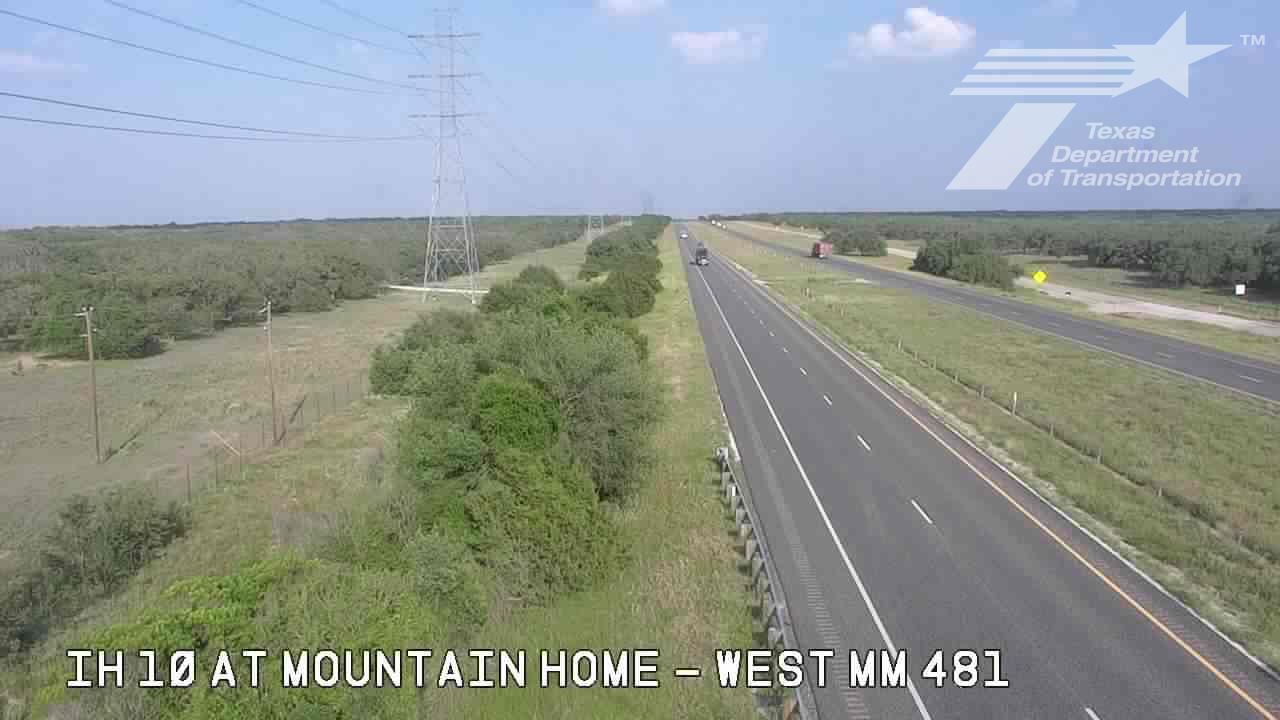 Traffic Cam Kerr › West: IH 10 at Mountain Home - West (MM 481)