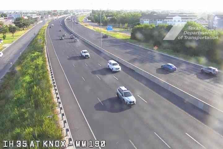 Traffic Cam New Braunfels › South: IH 35 at Knox (MM 190)