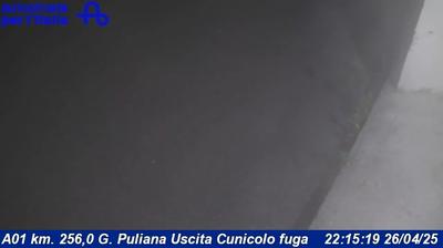 Preview delle webcam di Barberino di Mugello: A01 km. 256,0 G. Puliana Uscita Cunicolo fuga