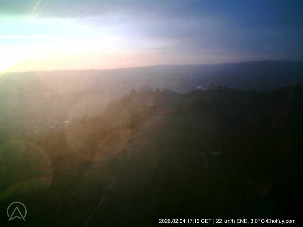 Traffic Cam Saarlouis: Halde Ensdorf: Gleitschirmflieger Startplatz