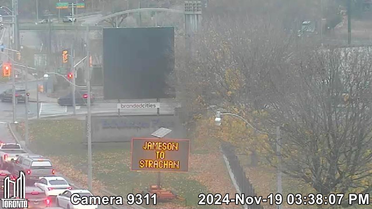 Traffic Cam Old Toronto: Lake Shore W east of British Columbia Rd