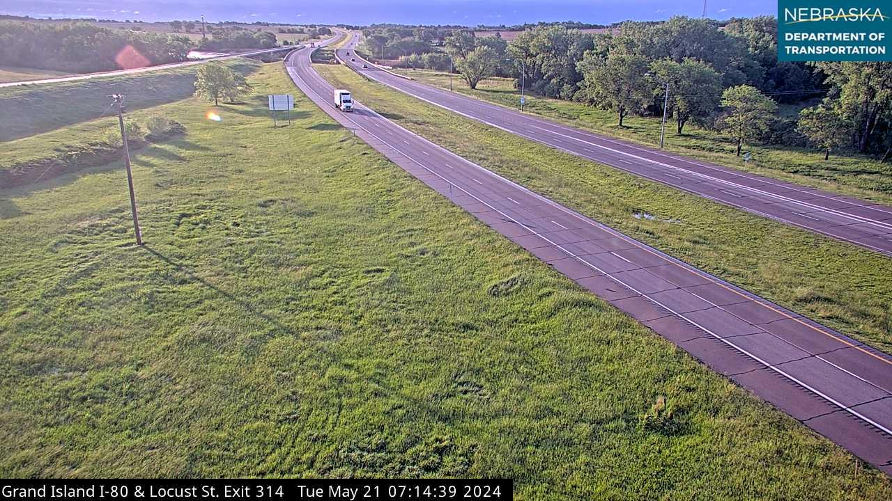 Traffic Cam Doniphan: I-80: Grand Island Locust St Exit : Interstate View