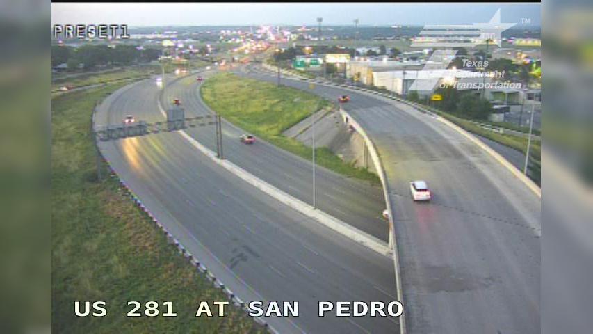 Traffic Cam San Antonio › South: US 281 at San Pedro