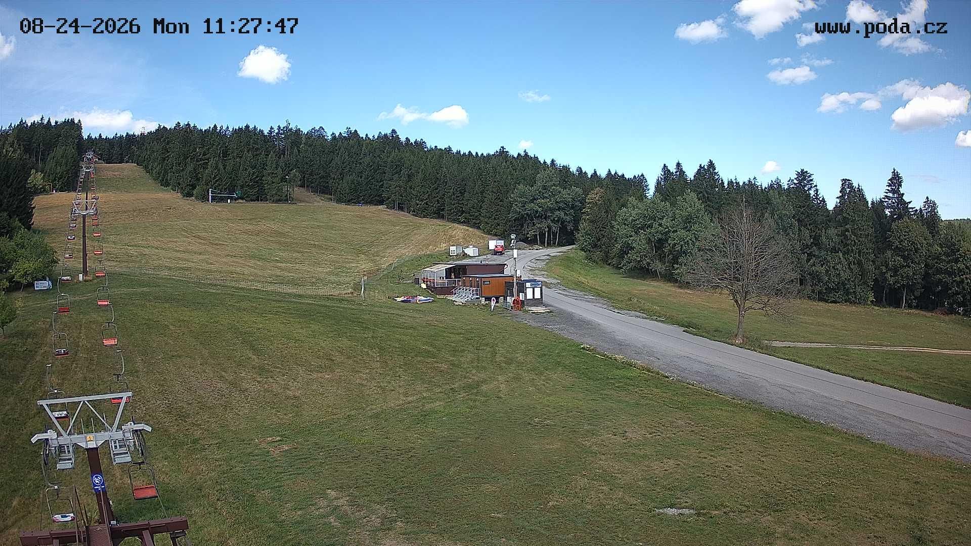 Traffic Cam Nove Mesto na Morave: Nové Město na Moravě - Kraj Vysočina, Česko: Harusův kopec - sjezdovka