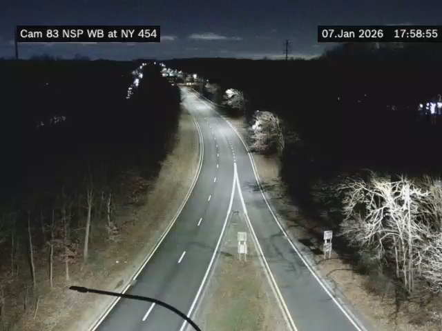 Traffic Cam Northport › West: NSP Eastbound at NY 454 - Veterans Memorial Hwy