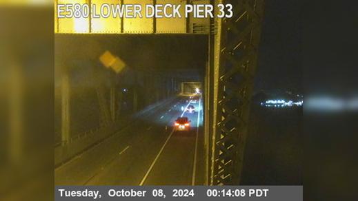 Traffic Cam San Quentin › East: TVR28 -- I-580 : Lower Deck Pier