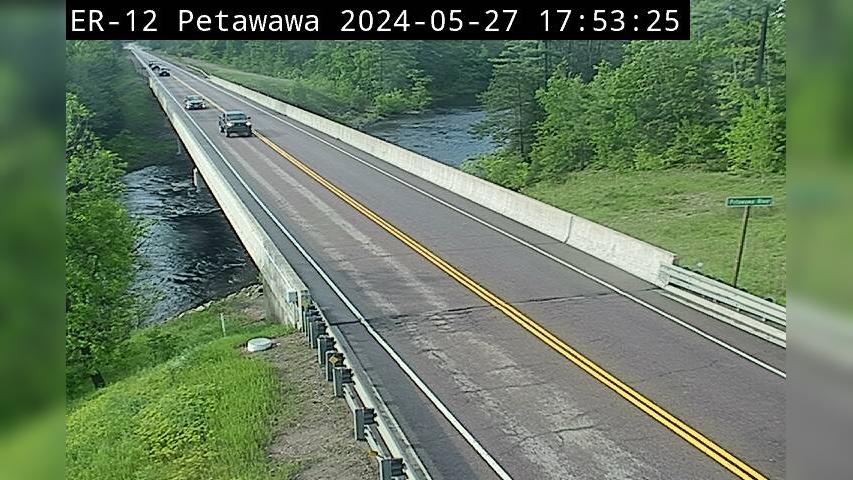 Traffic Cam Petawawa: Hwy 17 at - River Bridge