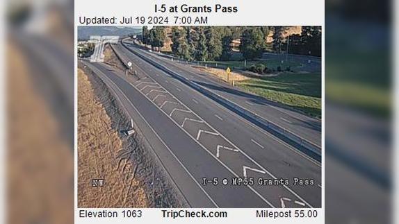 Traffic Cam Fruitdale: I-5 at Grants Pass