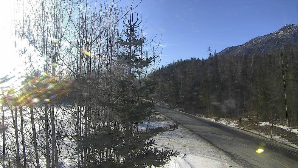 Traffic Cam Valdez-Cordova: Richardson Hwy @ Tsina River MP