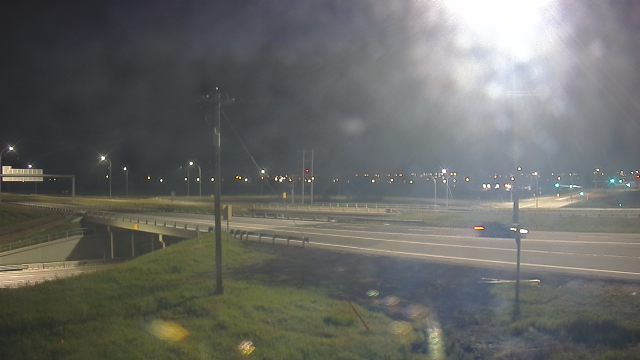 Traffic Cam Sherwood Park: Hwy 16: Clover Bar Rd near